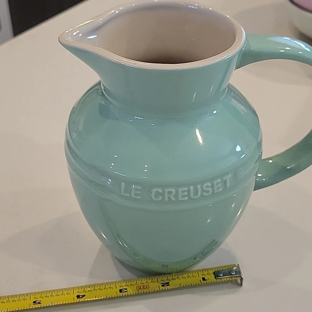 Like New Le Creuset Cool Mint Pitcher
